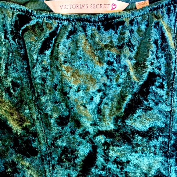 Emerald Green Crushed Velvet Cropped Camisole - Picture 4 of 4
